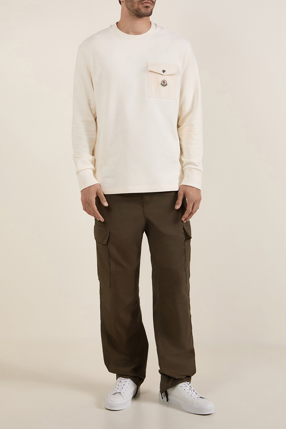 תמונת כל הלוק של סווטשירט